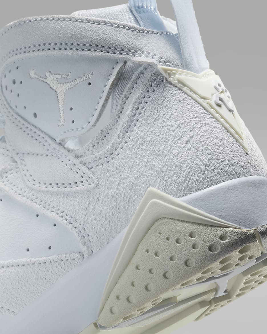 Air Jordan 7 Retro Big Kids Shoes. Nike